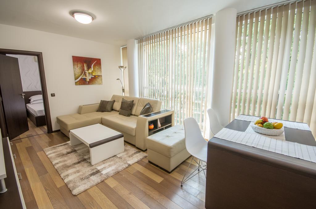 City Apartments La Casa Varna Esterno foto